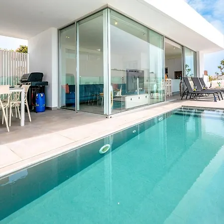 Veiga With Heated Pool וילה קיאו סלבאחה